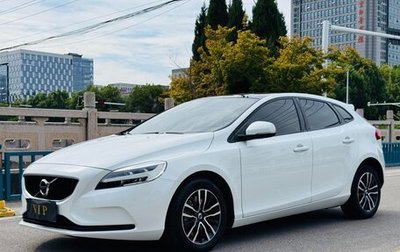 Volvo V40 II рестайлинг, 2019 год, 1 050 000 рублей, 1 фотография