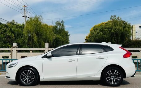 Volvo V40 II рестайлинг, 2019 год, 1 050 000 рублей, 4 фотография