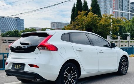 Volvo V40 II рестайлинг, 2019 год, 1 050 000 рублей, 6 фотография