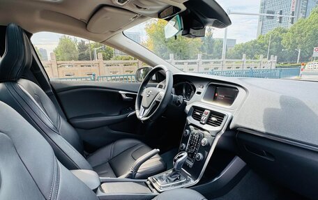 Volvo V40 II рестайлинг, 2019 год, 1 050 000 рублей, 12 фотография