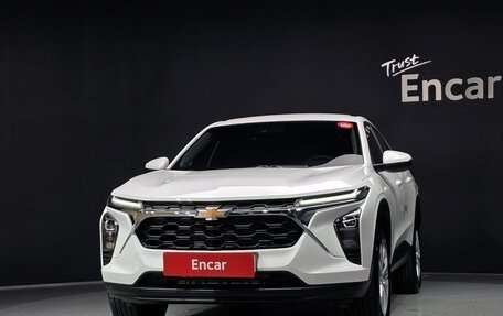Chevrolet Trax, 2023 год, 1 817 000 рублей, 2 фотография