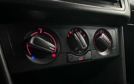 Volkswagen Polo VI (EU Market), 2011 год, 450 000 рублей, 17 фотография