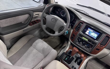 Toyota Land Cruiser 100 рестайлинг 2, 2004 год, 1 680 000 рублей, 19 фотография