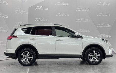 Toyota RAV4, 2017 год, 2 460 000 рублей, 4 фотография