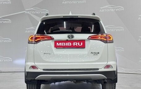 Toyota RAV4, 2017 год, 2 460 000 рублей, 6 фотография