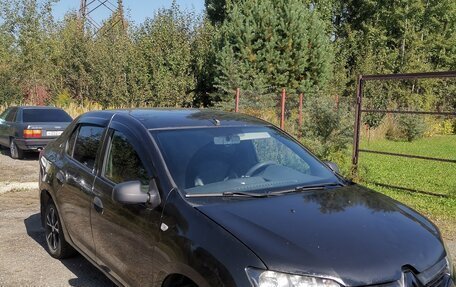 Renault Logan II, 2015 год, 560 000 рублей, 3 фотография
