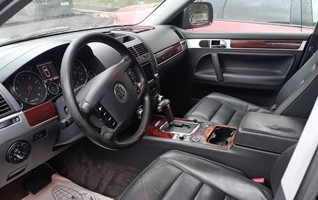 Volkswagen Touareg III, 2004 год, 850 000 рублей, 8 фотография