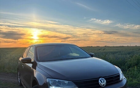 Volkswagen Jetta VI, 2015 год, 1 250 000 рублей, 2 фотография