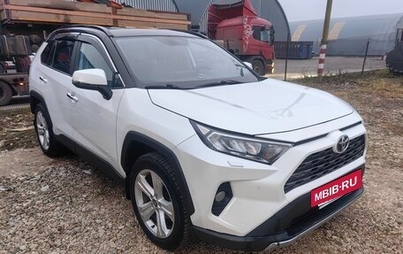 Toyota RAV4, 2020 год, 2 990 000 рублей, 2 фотография