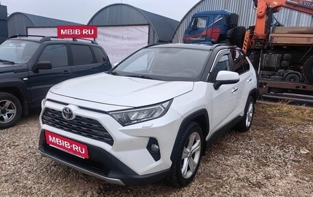 Toyota RAV4, 2020 год, 2 990 000 рублей, 4 фотография