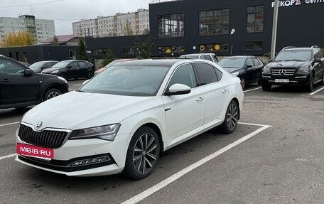 Skoda Superb III рестайлинг, 2025 год, 2 750 000 рублей, 2 фотография
