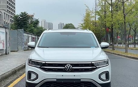 Volkswagen T-Roc I, 2023 год, 1 750 000 рублей, 2 фотография