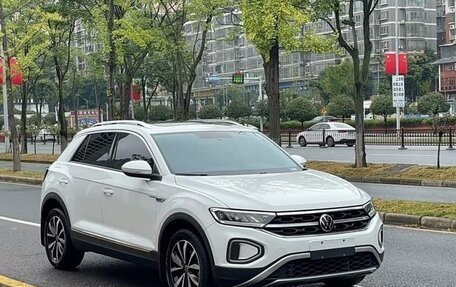 Volkswagen T-Roc I, 2023 год, 1 750 000 рублей, 3 фотография