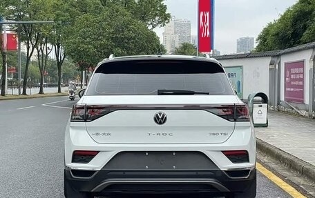 Volkswagen T-Roc I, 2023 год, 1 750 000 рублей, 6 фотография