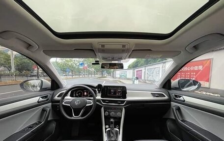 Volkswagen T-Roc I, 2023 год, 1 750 000 рублей, 12 фотография