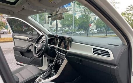 Volkswagen T-Roc I, 2023 год, 1 750 000 рублей, 11 фотография