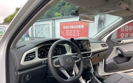 Volkswagen T-Roc I, 2023 год, 1 750 000 рублей, 9 фотография