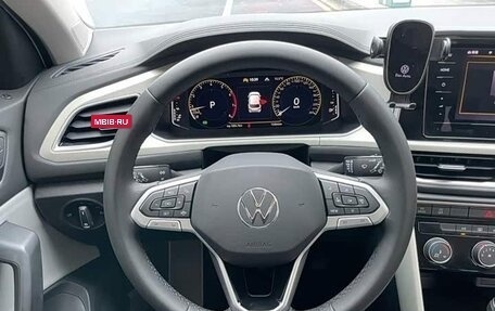 Volkswagen T-Roc I, 2023 год, 1 750 000 рублей, 10 фотография