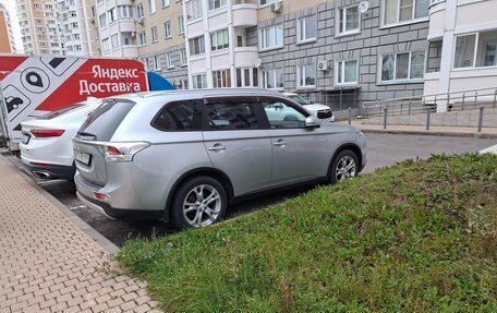 Mitsubishi Outlander III рестайлинг 3, 2014 год, 1 600 000 рублей, 5 фотография