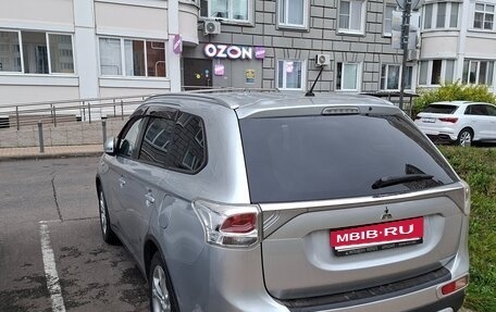 Mitsubishi Outlander III рестайлинг 3, 2014 год, 1 600 000 рублей, 4 фотография