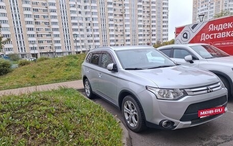 Mitsubishi Outlander III рестайлинг 3, 2014 год, 1 600 000 рублей, 2 фотография