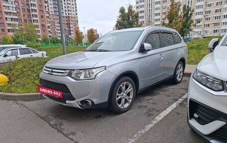 Mitsubishi Outlander III рестайлинг 3, 2014 год, 1 600 000 рублей, 3 фотография