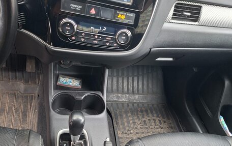 Mitsubishi Outlander III рестайлинг 3, 2014 год, 1 600 000 рублей, 8 фотография