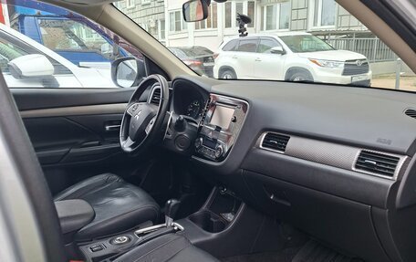 Mitsubishi Outlander III рестайлинг 3, 2014 год, 1 600 000 рублей, 9 фотография