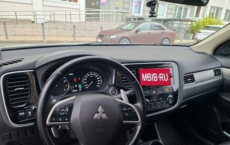 Mitsubishi Outlander III рестайлинг 3, 2014 год, 1 600 000 рублей, 7 фотография