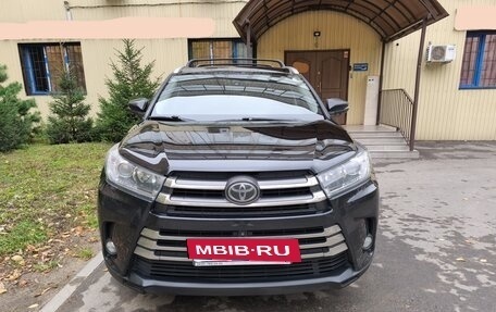 Toyota Highlander III, 2018 год, 3 850 000 рублей, 3 фотография