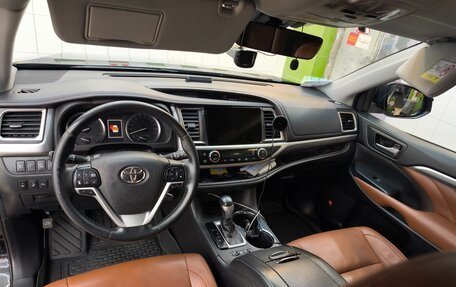Toyota Highlander III, 2018 год, 3 850 000 рублей, 7 фотография