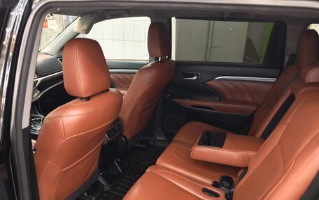 Toyota Highlander III, 2018 год, 3 850 000 рублей, 8 фотография
