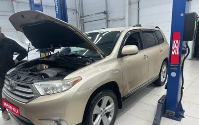 Toyota Highlander III, 2012 год, 1 999 000 рублей, 1 фотография