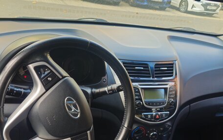 Hyundai Solaris II рестайлинг, 2011 год, 740 000 рублей, 8 фотография