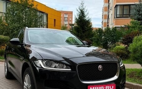 Jaguar F-Pace, 2017 год, 2 300 000 рублей, 3 фотография