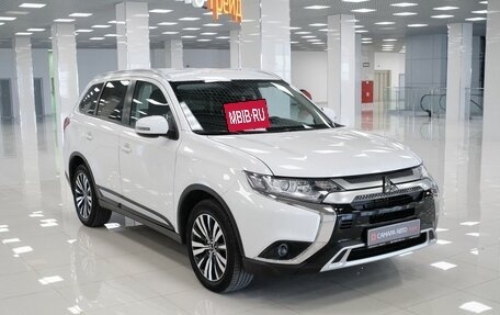 Mitsubishi Outlander III рестайлинг 3, 2020 год, 2 551 000 рублей, 4 фотография