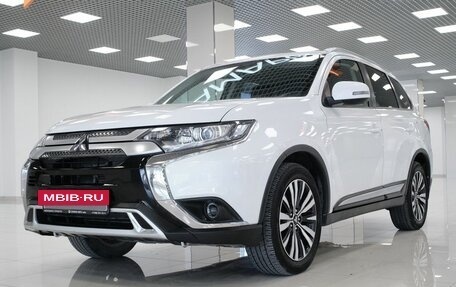 Mitsubishi Outlander III рестайлинг 3, 2020 год, 2 551 000 рублей, 2 фотография