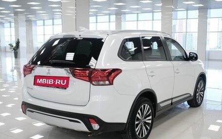 Mitsubishi Outlander III рестайлинг 3, 2020 год, 2 551 000 рублей, 3 фотография