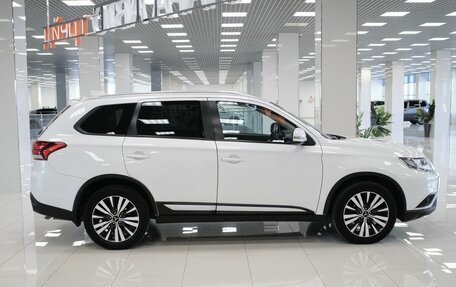 Mitsubishi Outlander III рестайлинг 3, 2020 год, 2 551 000 рублей, 7 фотография