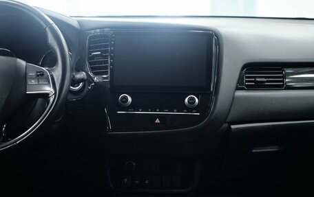 Mitsubishi Outlander III рестайлинг 3, 2020 год, 2 551 000 рублей, 17 фотография