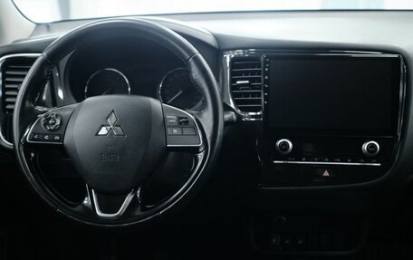 Mitsubishi Outlander III рестайлинг 3, 2020 год, 2 551 000 рублей, 16 фотография