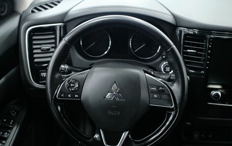 Mitsubishi Outlander III рестайлинг 3, 2020 год, 2 551 000 рублей, 13 фотография