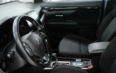 Mitsubishi Outlander III рестайлинг 3, 2020 год, 2 551 000 рублей, 12 фотография