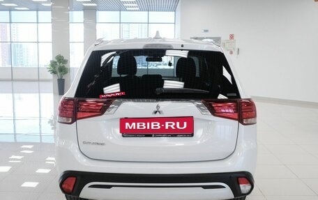 Mitsubishi Outlander III рестайлинг 3, 2020 год, 2 551 000 рублей, 10 фотография