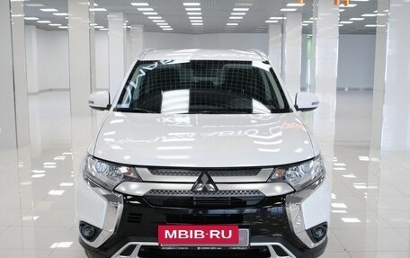 Mitsubishi Outlander III рестайлинг 3, 2020 год, 2 551 000 рублей, 9 фотография