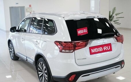 Mitsubishi Outlander III рестайлинг 3, 2020 год, 2 551 000 рублей, 6 фотография
