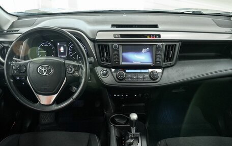 Toyota RAV4, 2018 год, 2 385 000 рублей, 9 фотография