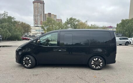 Hyundai Staria, 2022 год, 4 300 000 рублей, 2 фотография