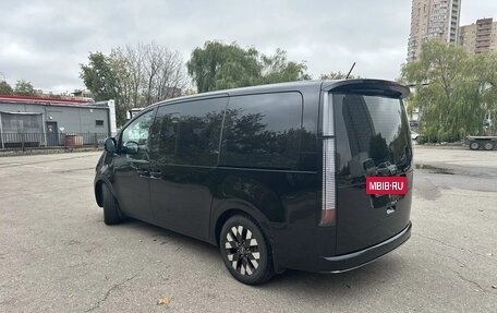 Hyundai Staria, 2022 год, 4 300 000 рублей, 3 фотография