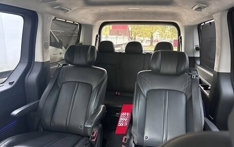Hyundai Staria, 2022 год, 4 300 000 рублей, 17 фотография